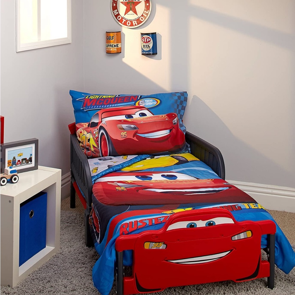 Lightning McQueen toddler bedding